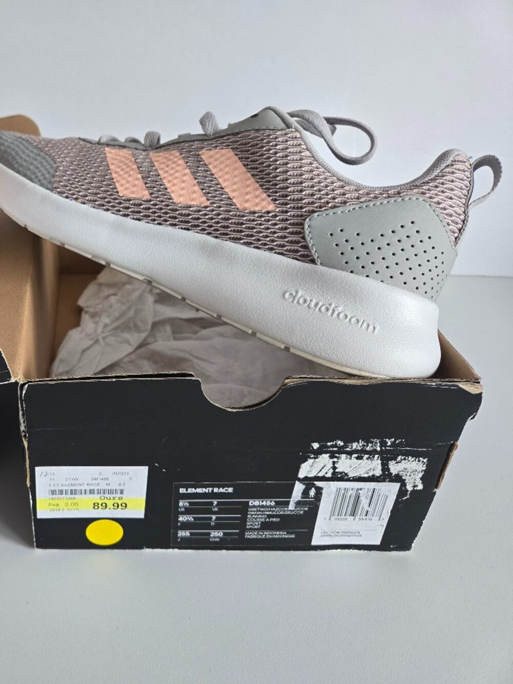 *NEW*  Women Adidas Cloud foam running shoe US size 8.5